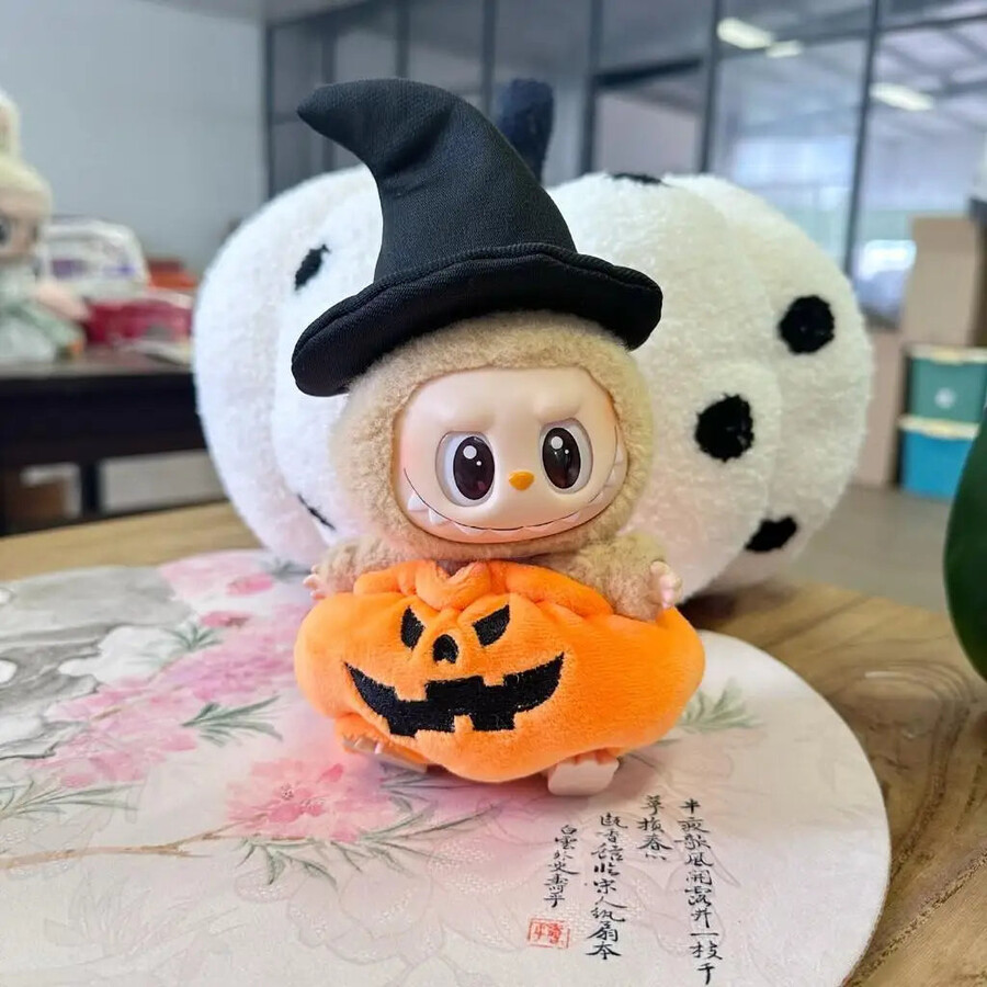 labubu halloween pompoenoutfit
