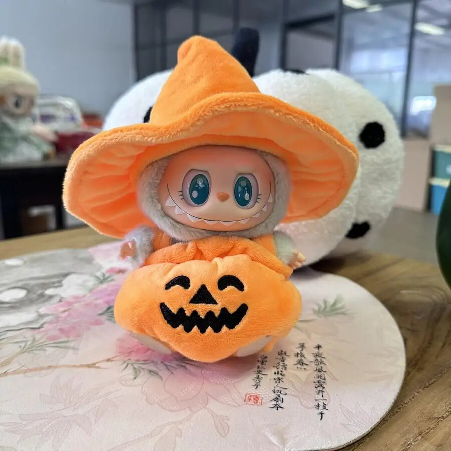 labubu halloween pompoenoutfit