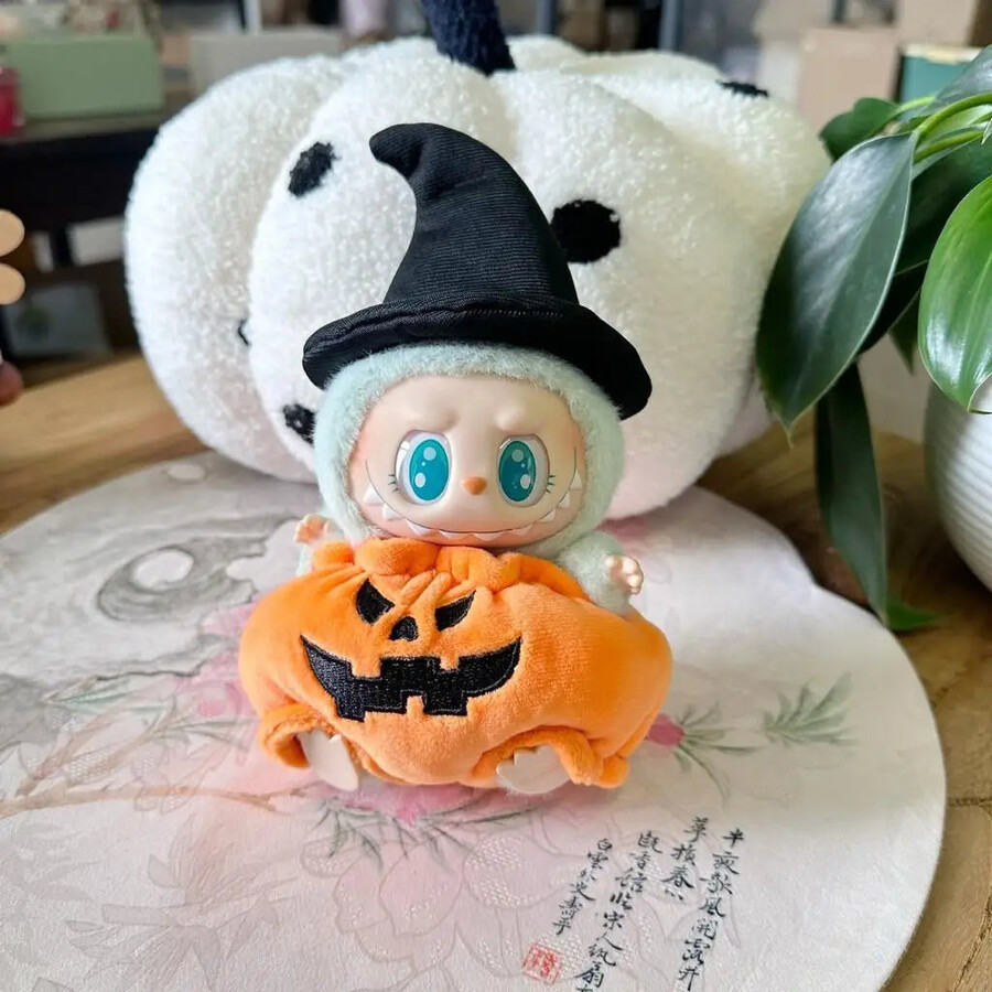 labubu halloween pompoenoutfit